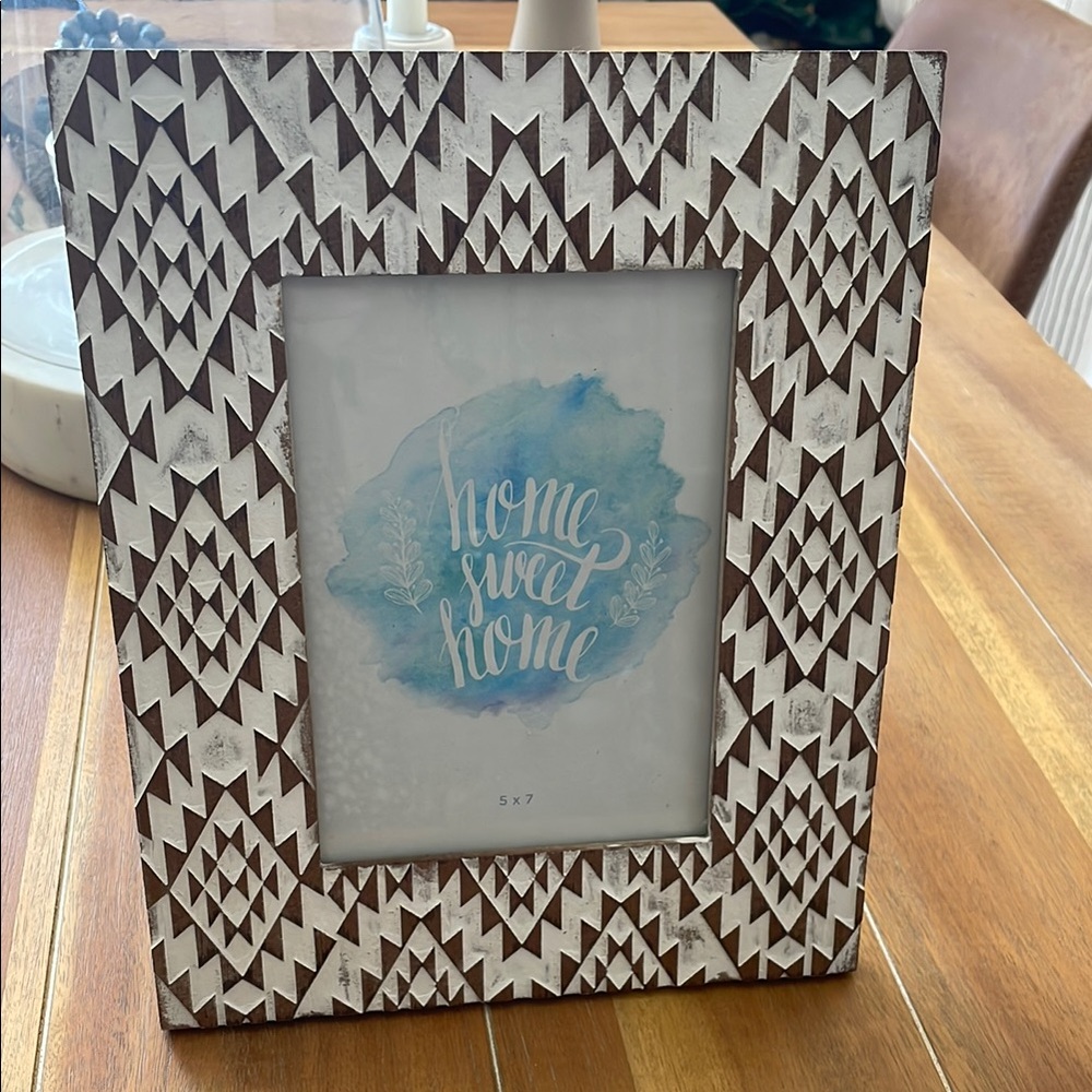 Geometric Patterned Brown and White Photo Frame